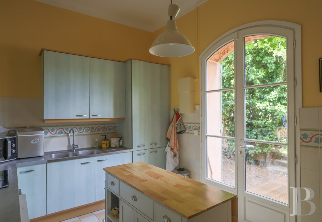 A family home built on the foundations of an ancient fortress in Agay harbour, Saint-Raphaël - photo  n°11